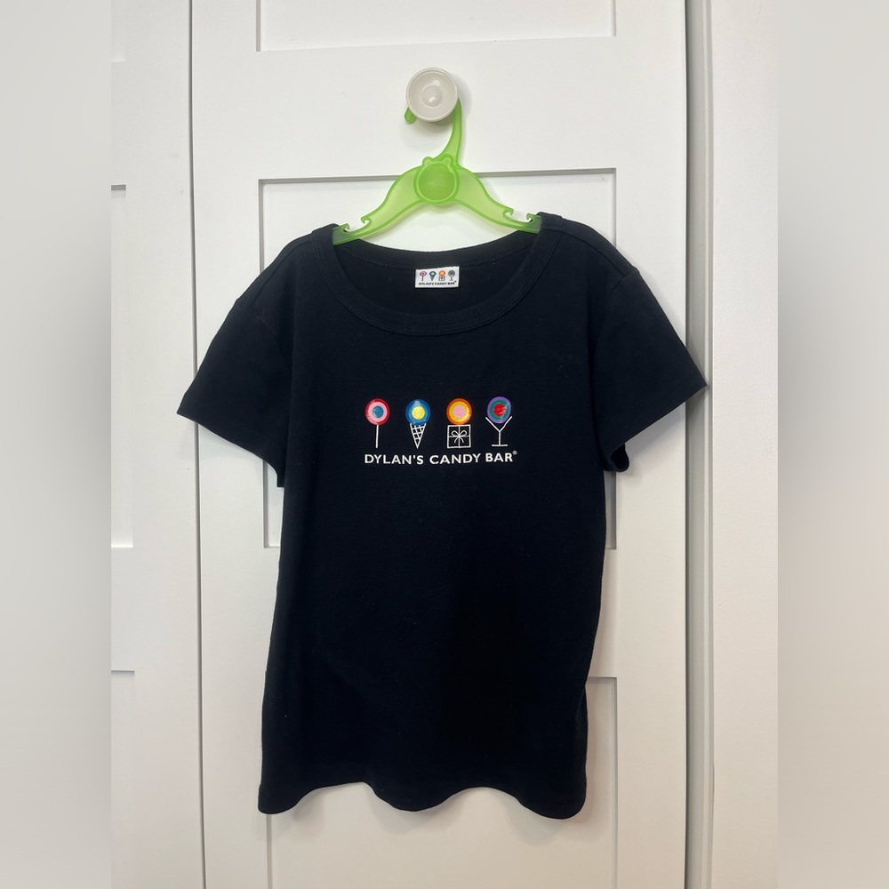Hi, selling this pretty shirt for kids in size M.